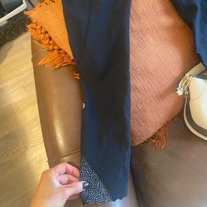 Lululemon like new scalloped reflective size 6 leggings